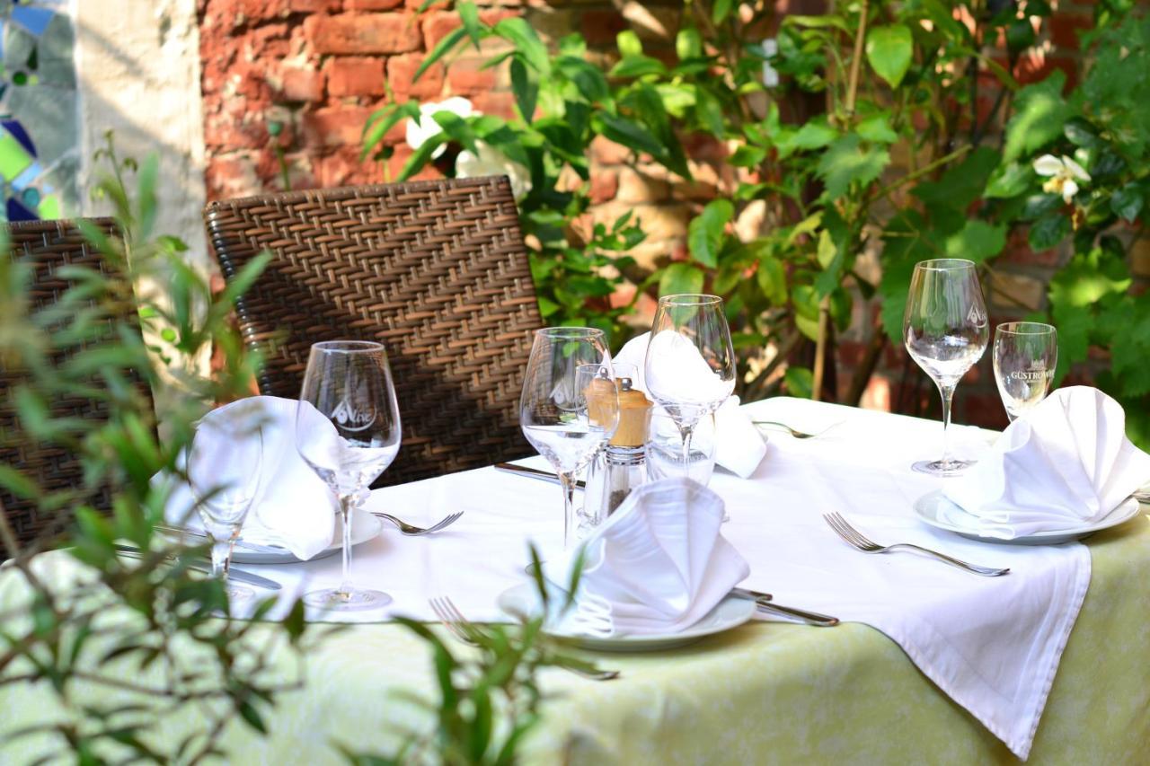 Restaurant & Hotel Olive جرايفسفالد المظهر الخارجي الصورة